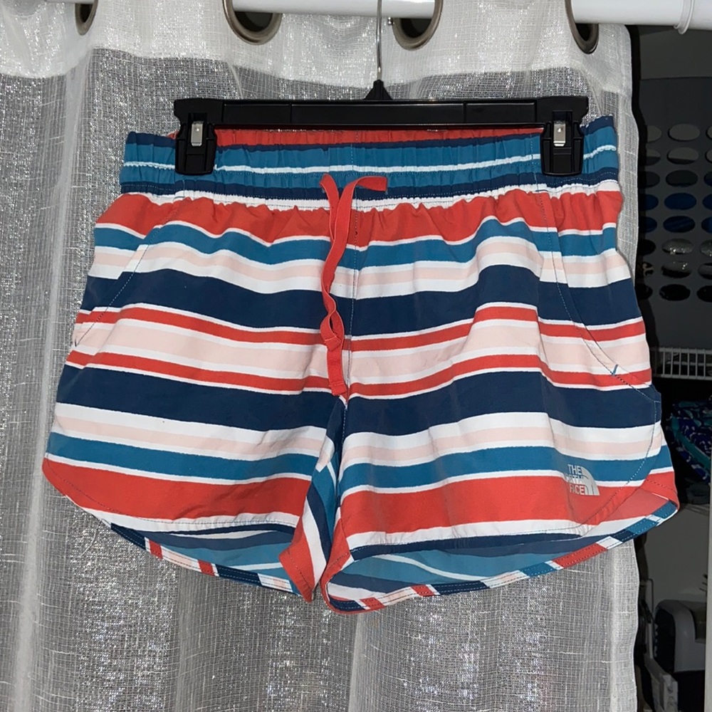 NWOT The north face shorts